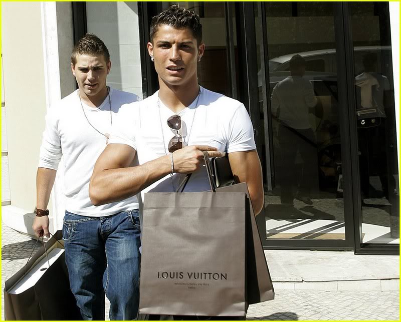 cristiano-ronaldo-louis-vuitton-01.jpg